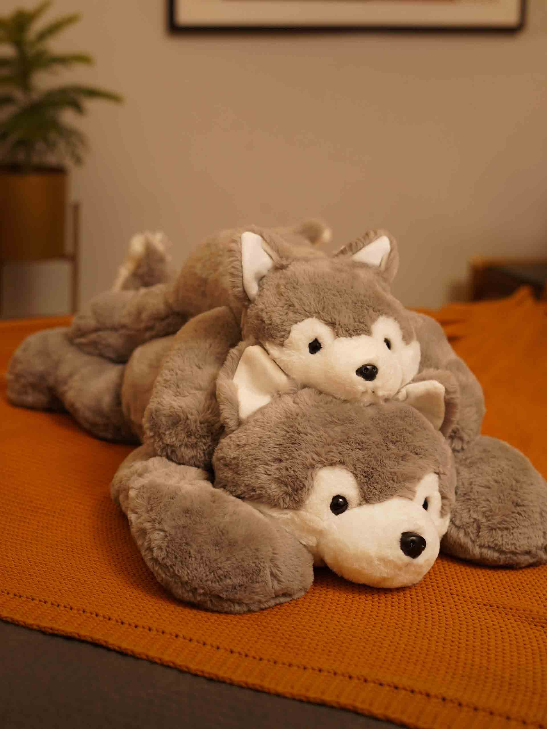 Loyal & Lovable Husky Cuddle Pillow - Soft Lifelike Dog Comforter Cushion Home Decor