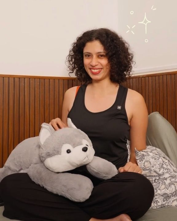 With this cute husky pillow! 🤗