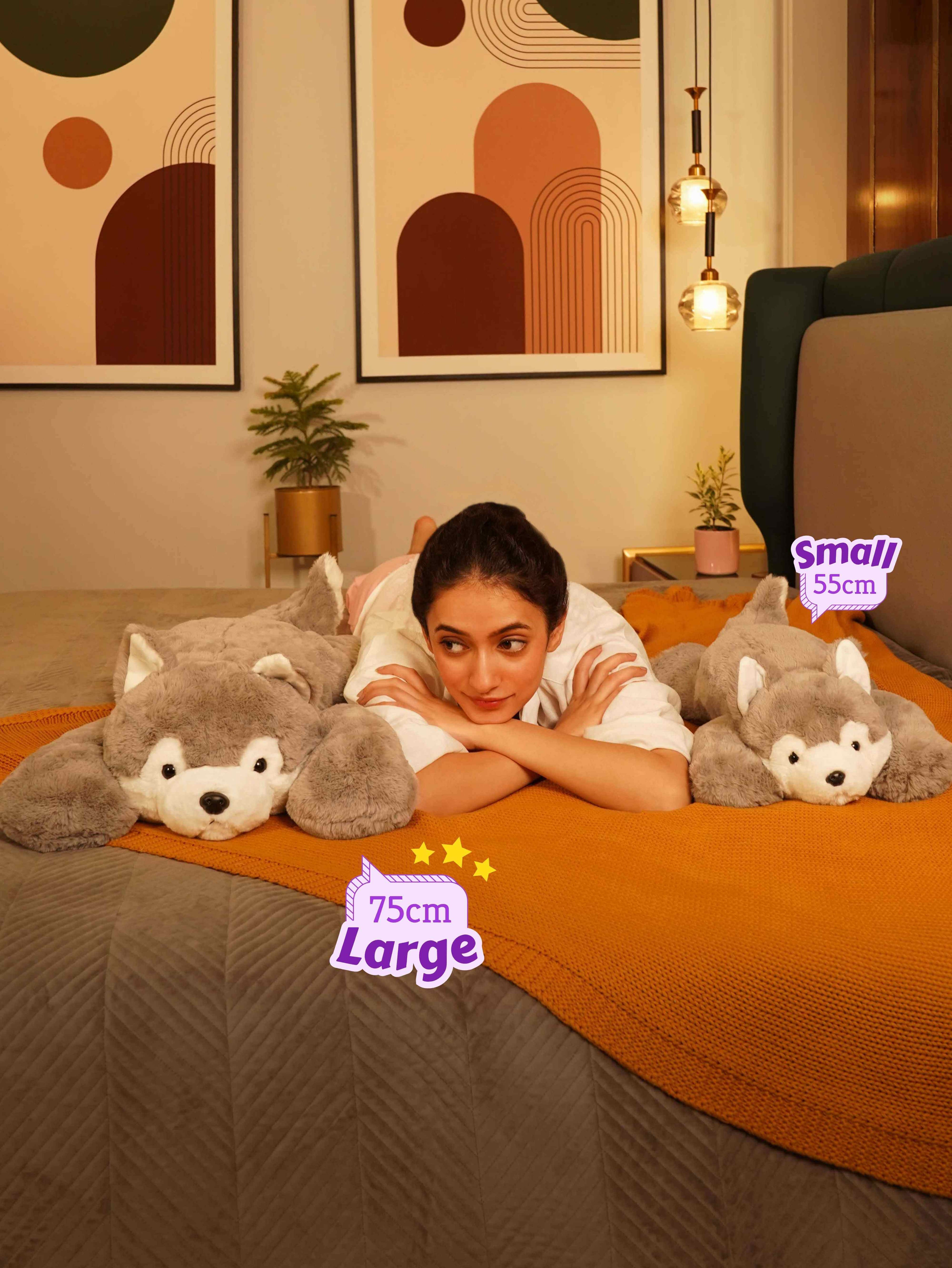 Loyal & Lovable Husky Cuddle Pillow - Soft Lifelike Dog Comforter Cushion Home Decor